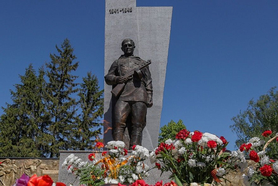 В Наровчате зажегся Вечный огонь