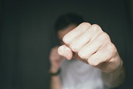 В Земетчинском районе мужчина избил отчима и получил уголовное дело В Земетчинском районе мужчина избил отчима и получил уголовное дело