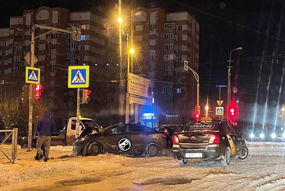 В Пензе на Рахманинова в ДТП попали три автомобиля 