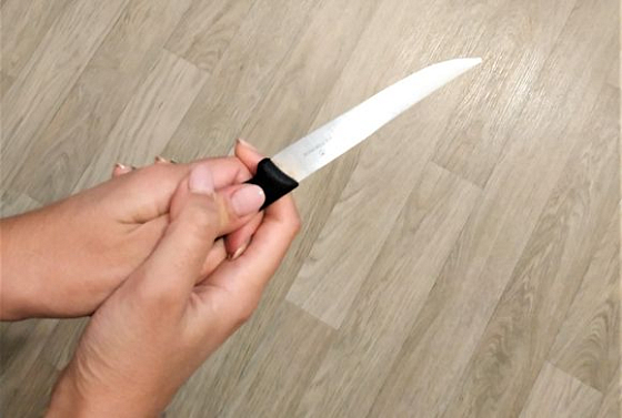 В Бековском районе 30-летняя рецидивистка напала на сожителя с ножом