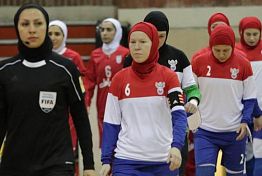 Футболистки пензенской «Лагуны-УОР» вышли на матч в хиджабах Футболистки пензенской «Лагуны-УОР» вышли на матч в хиджабах