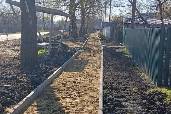 В Колышлее ремонтируют тротуары на улицах Терешкиной и Советской