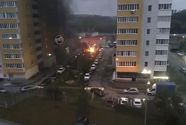 Ночью в Арбекове сгорели три иномарки. Видео
