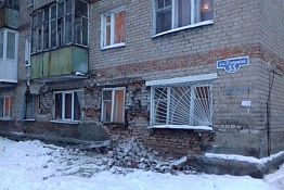 Жильцов общежития на Ударной, 35 попросили освободить комнаты Жильцов общежития на Ударной, 35 попросили освободить комнаты