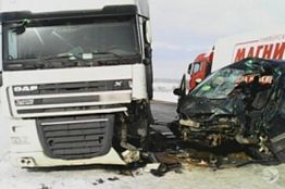 В ГИБДД уточнили количество пострадавших при столкновении микроавтобуса с грузовиком В ГИБДД уточнили количество пострадавших при столкновении микроавтобуса с грузовиком