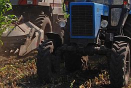В Пензенской области трактор с водителем рухнул в реку