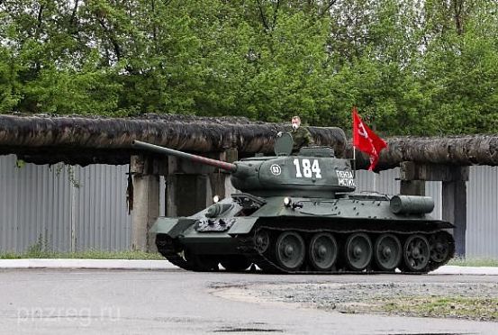 Белозерцеву показали восстановленный танк Т-34