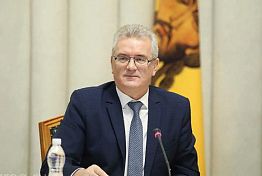 Пензенский губернатор выложил селфи на фоне Царь-пушки