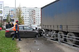 После ДТП на ул. Окружной водителя зажало в иномарке После ДТП на ул. Окружной водителя зажало в иномарке