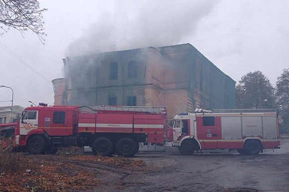 В Пензе потушили пожар в старинном доме на ул. Калинина