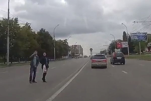 В сети опубликовали видео «бессмертных» пензенских пешеходов