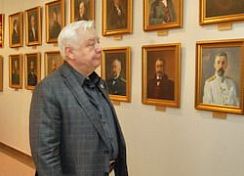Табаков и Меньшов стали первыми посетителями выставки в Губернаторском доме