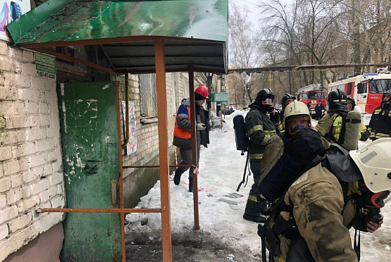 В Пензе из горящего дома на Калинина эвакуировали 10 жителей