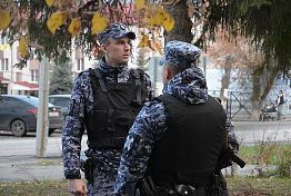 В Пензе росгвардейцы нашли потерявшегося ребёнка В Пензе росгвардейцы нашли потерявшегося ребёнка