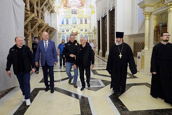 Законодатели ПФО побывали в Спасском кафедральном соборе