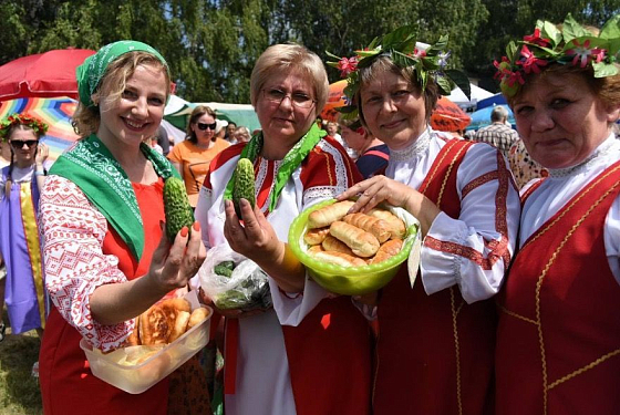 Весело и громко: Тихвинская ярмарка в Радищеве собрала сотни гостей