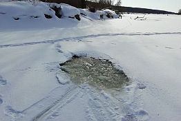 Пензенский рыбак 23 февраля открыл «купальный сезон»