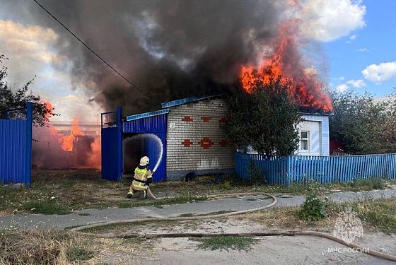 В Кузнецке при пожаре 19 июля 2024  спасли двух человек