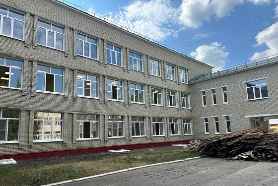 В Шемышейке отремонтировали крышу школы и фасад бассейна