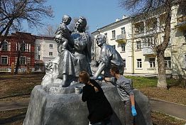В Пензе сквер, где проживает «Семья», привели в порядок В Пензе сквер, где проживает «Семья», привели в порядок