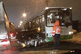 Зареченский автобус смял ВАЗовскую легковушку