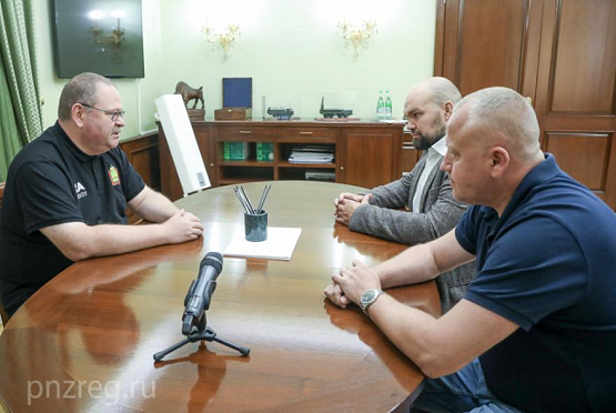 Олег Мельниченко и Антон Демидов обсудили гуманитарную миссию на освобожденных территориях