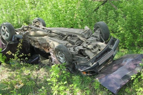 В Пензе погиб водитель машины, врезавшейся в дерево