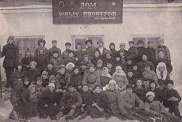 Новый год 100 лет назад: пензенцам запрещали хороводы у елки Новый год 100 лет назад: пензенцам запрещали хороводы у елки