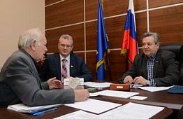 Общественные приемные «Единой России» провели праздничный прием