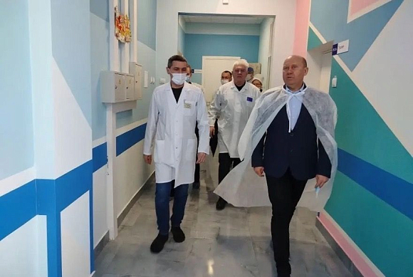 Вячеслав Космачев проверил организацию медпомощи в двух районах области