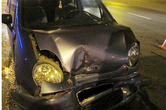 В Пензе иномарка врезалась в микроавтобус, пострадала 20-летняя девушка
