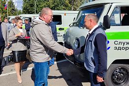 Губернатор Пензенской области вручил ключи от санитарного транспорта