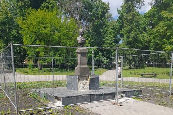 В Пензе у памятника Лермонтову обновят основание