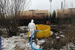 Ситуация на ст. Селикса после разлива нефтепродуктов находится под контролем Ситуация на ст. Селикса после разлива нефтепродуктов находится под контролем