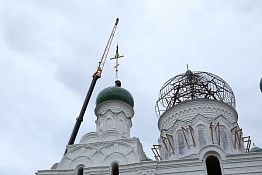 На храм Михаила Архангела в Вадинском районе водрузили кресты