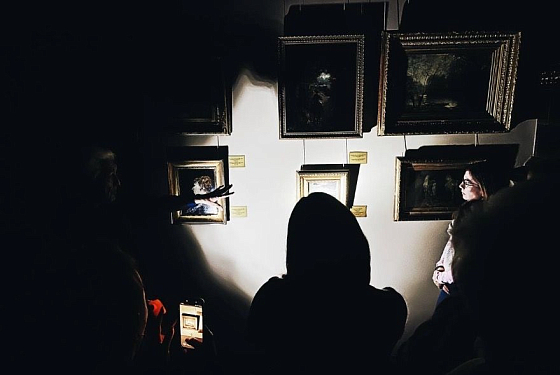 В Пензенской картинной галерее прошла экскурсия в темноте