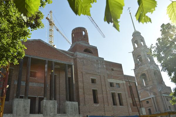 В Пензе на Спасском кафедральном соборе монтируют свод алтаря
