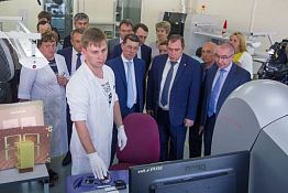 М. Топилин посетил в Пензе «Электроприбор» и школу в «Спутнике» М. Топилин посетил в Пензе «Электроприбор» и школу в «Спутнике»