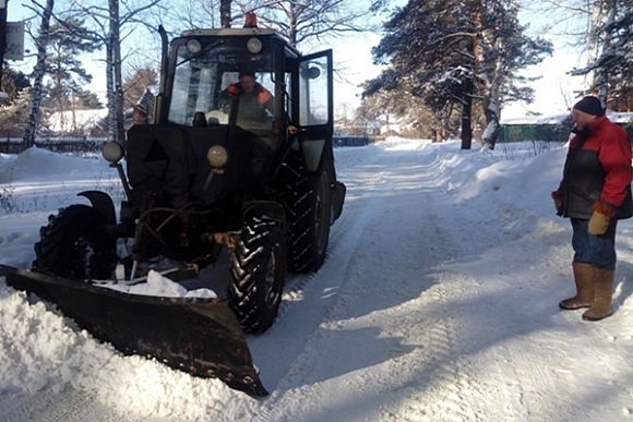 В поселках Победа, Лесной и Монтажный дороги очистили от снега