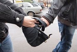 В Пензе полицейские спустя восемь лет задержали уличного грабителя