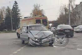 В Пензе на ул. Ленина в ДТП покорежило ВАЗ