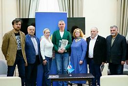 Пензенцу Антону Хрулёву вручили членский билет Союза писателей России