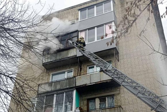 В Пензе из горящего дома на Чкалова эвакуировали 12 жителей