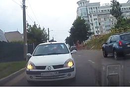 В Пензе водители обсуждают видео «с ребенком с горы под кирпич» В Пензе водители обсуждают видео «с ребенком с горы под кирпич»