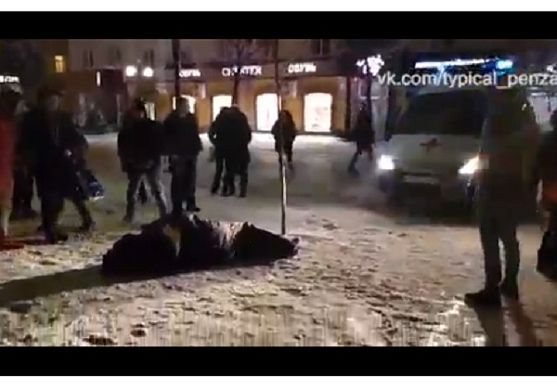 В Пензе упавшему на ул. Московской мужчине вызвали «скорую»
