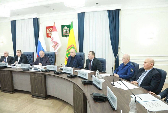 Олег Мельниченко поручил усилить контроль за уборкой снега