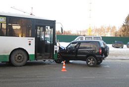 В Пензе в ДТП с участием рейсового автобуса пострадали двое молодых людей В Пензе в ДТП с участием рейсового автобуса пострадали двое молодых людей