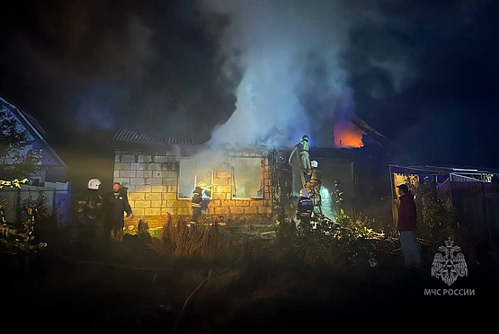 В Пензе ночью сгорел дом площадью 120 квадратных метров