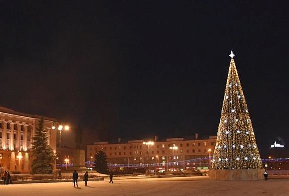 Пенза вошла в топ городов РФ с самыми высокими новогодними елками