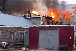 Появилось видео пожара на улице Володарского в Пензе